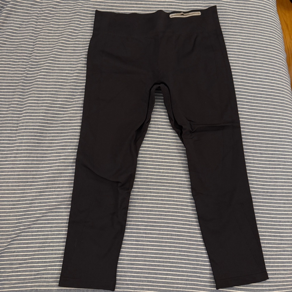 Under Armour Capri Short Workout Compression Heat Gear Leggings